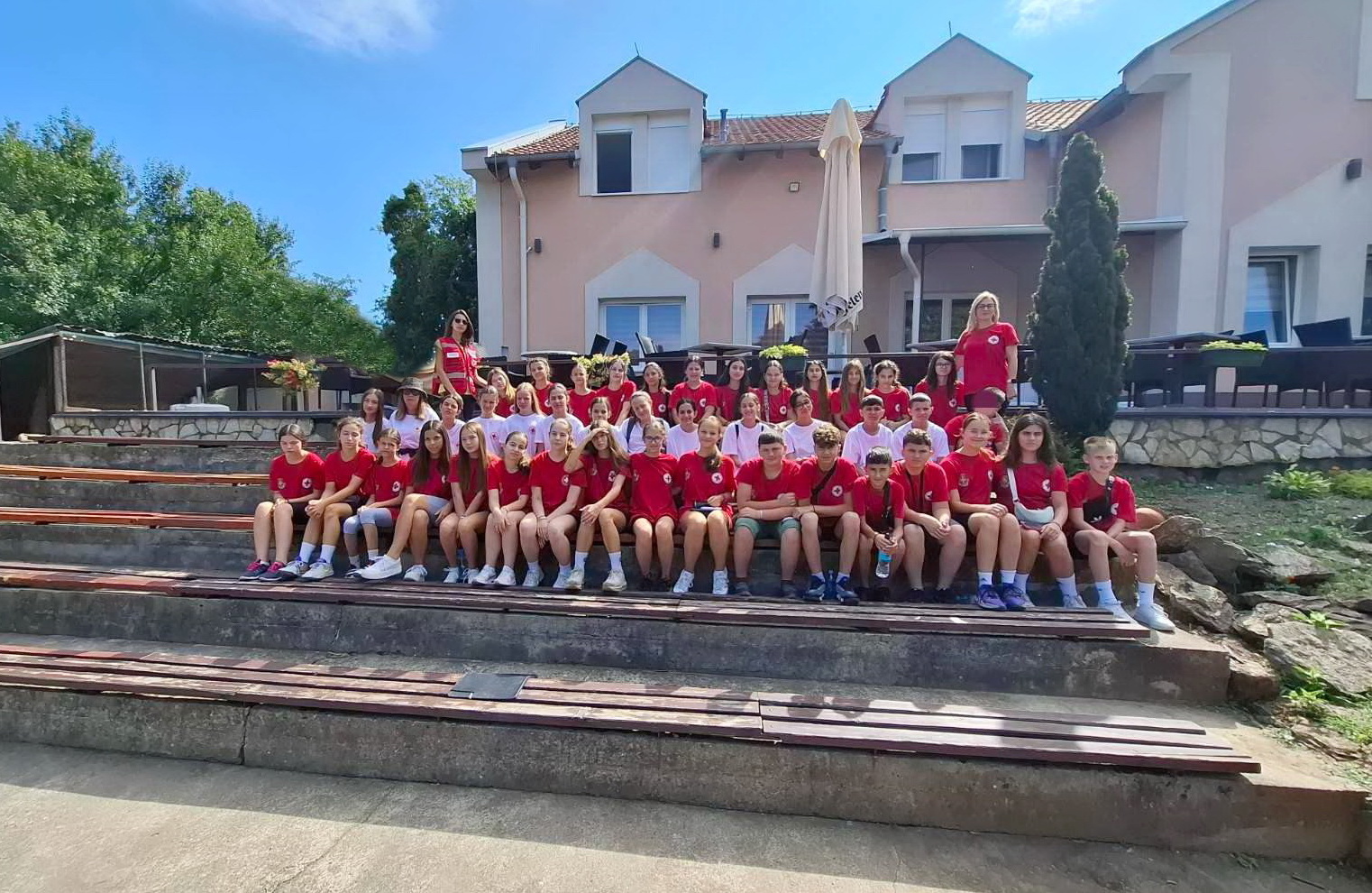 Boravak dece u odmaralištu Crvenog krsta na Vršačkom bregu