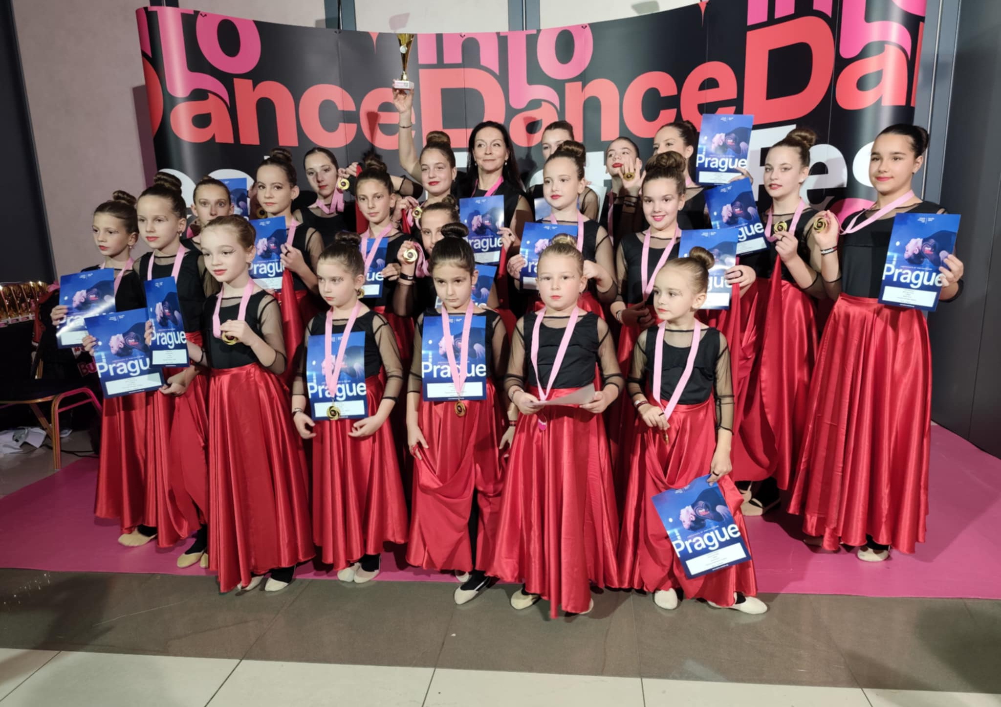 Deca plesne škole ''Ideal'' prva na festivalu u Pragu