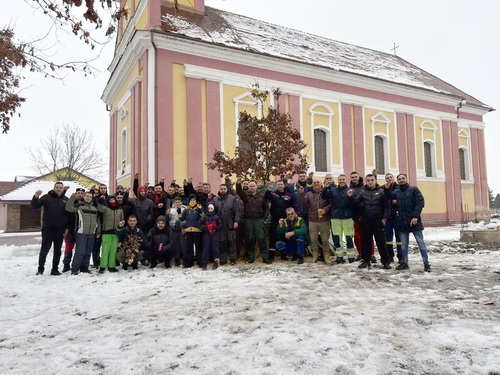 Obeležavanje Badnjeg dana: Pravoslavni vernici otišli po Badnjak